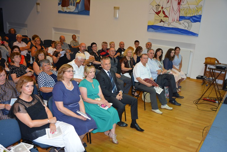 Hrvatska izvandomovinska lirika u zagrljaju Slavonije