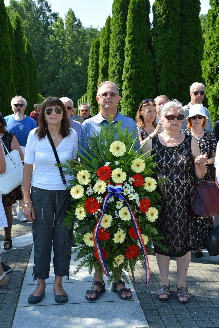 Hrvatska izvandomovinska lirika u zagrljaju Slavonije