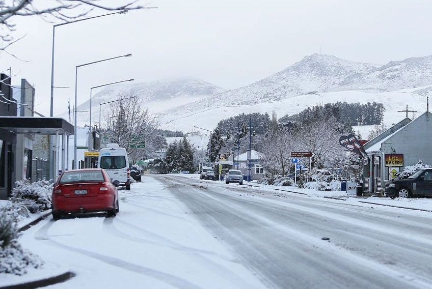 Novi Zeland pogodila zimska oluja, tisuće kućanstava bez električne energije