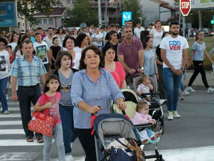 FOTO: Na uočnicu Velikoj Gospi u Čitluku održana tradicionalna procesija župljana s Gospinim kipom