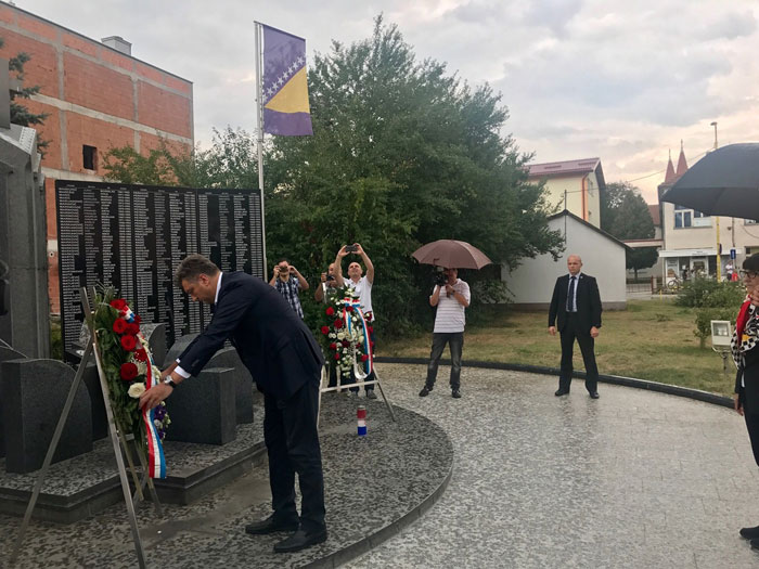 FOTO Plenković se sastao s Hrvatima u Žepču, Tuzli i Orašju