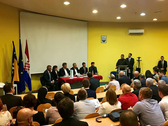FOTO Plenković se sastao s Hrvatima u Žepču, Tuzli i Orašju