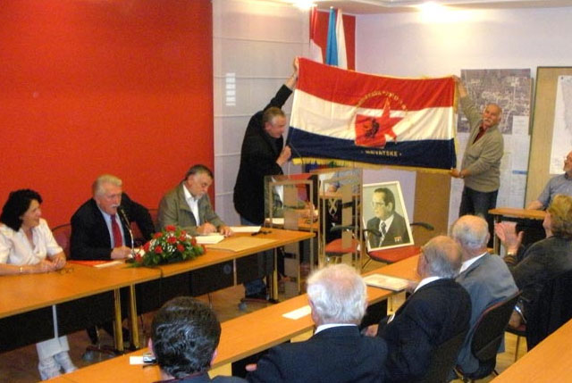 Godina je 2017., a mozak im u vremenu informbiroa: U Pazinu zazivali Titu, izviždali Predsjednicu