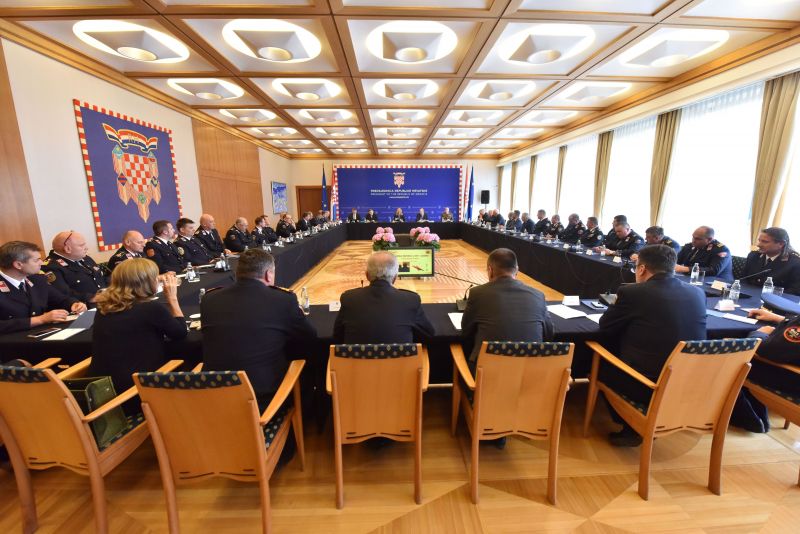 Predsjednica sazvala Vijeće za domovinsku sigurnost, na sastanku je bio i on…