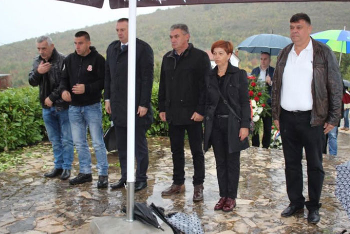 Načelnik općine Čitluk s udrugama proisteklim iz Domovinskog rata položio vijenac na spomen obilježje Božanu Šimoviću u Zvirovićima