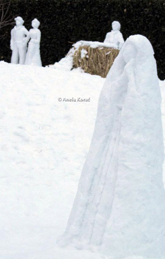 PRISJETIMO SE Skulpture od snijega i leda akademske slikarice Anele Korać