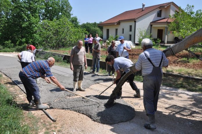 Uređen lokalni put u dijelu Služnja