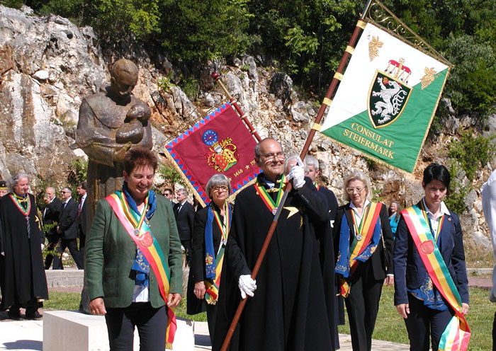 FOTO: Župa Gradnići bila domaćin članovima Senata Europskog vinskog viteškog reda