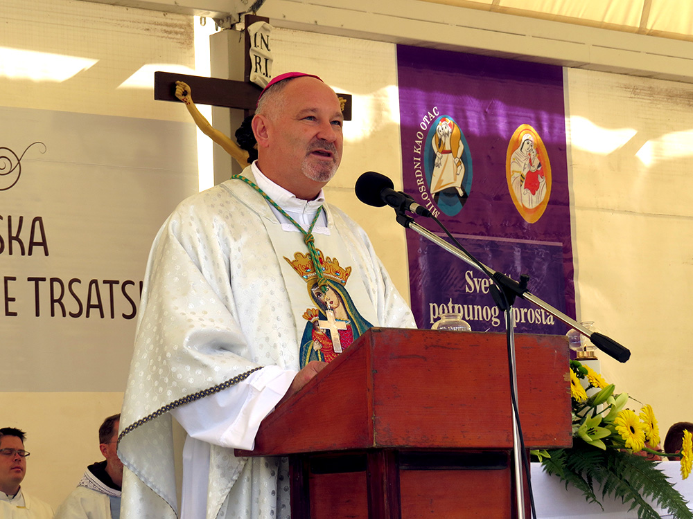 Nemojte se sramiti istaknuti križ u svojim kućama i apartmanima