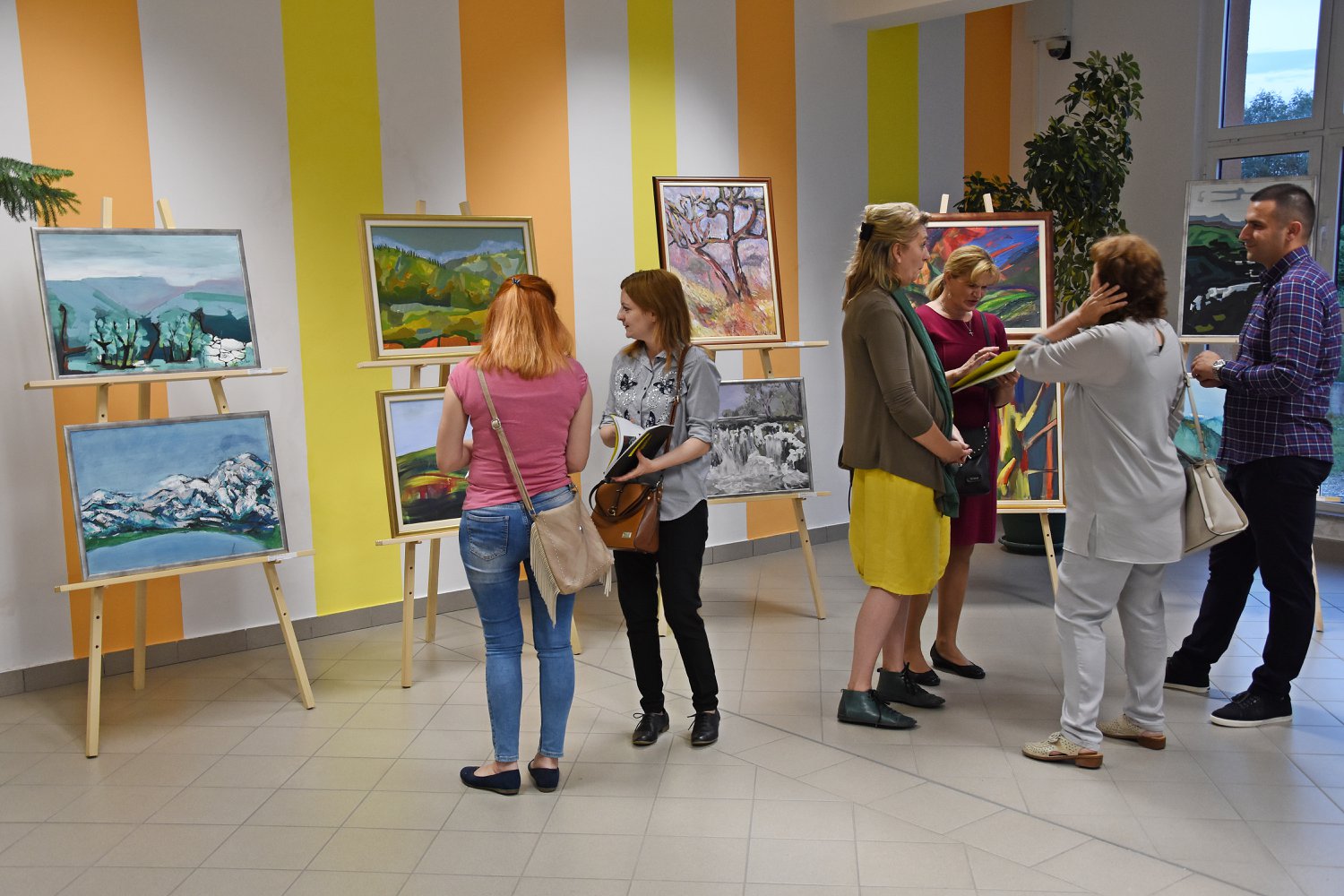 Humanitarna putujuća izložba „Pomozimo zajedno“ otvorena u Čitluku