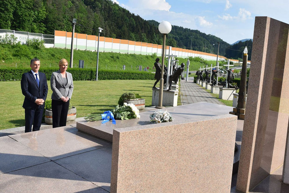 Predsjednica odala počast svim žrtvama Križnog puta: Neka im je svima laka hrvatska i svaka tuđa zemlja u kojoj počivaju!