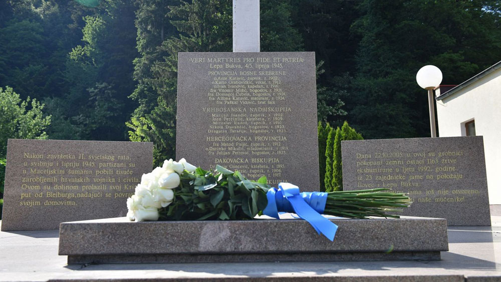 Predsjednica odala počast svim žrtvama Križnog puta: Neka im je svima laka hrvatska i svaka tuđa zemlja u kojoj počivaju!