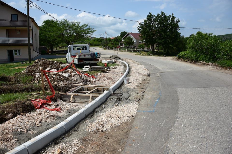 Napreduju radovi na rekonstrukciji ceste od Blatnice prema Hamzićima