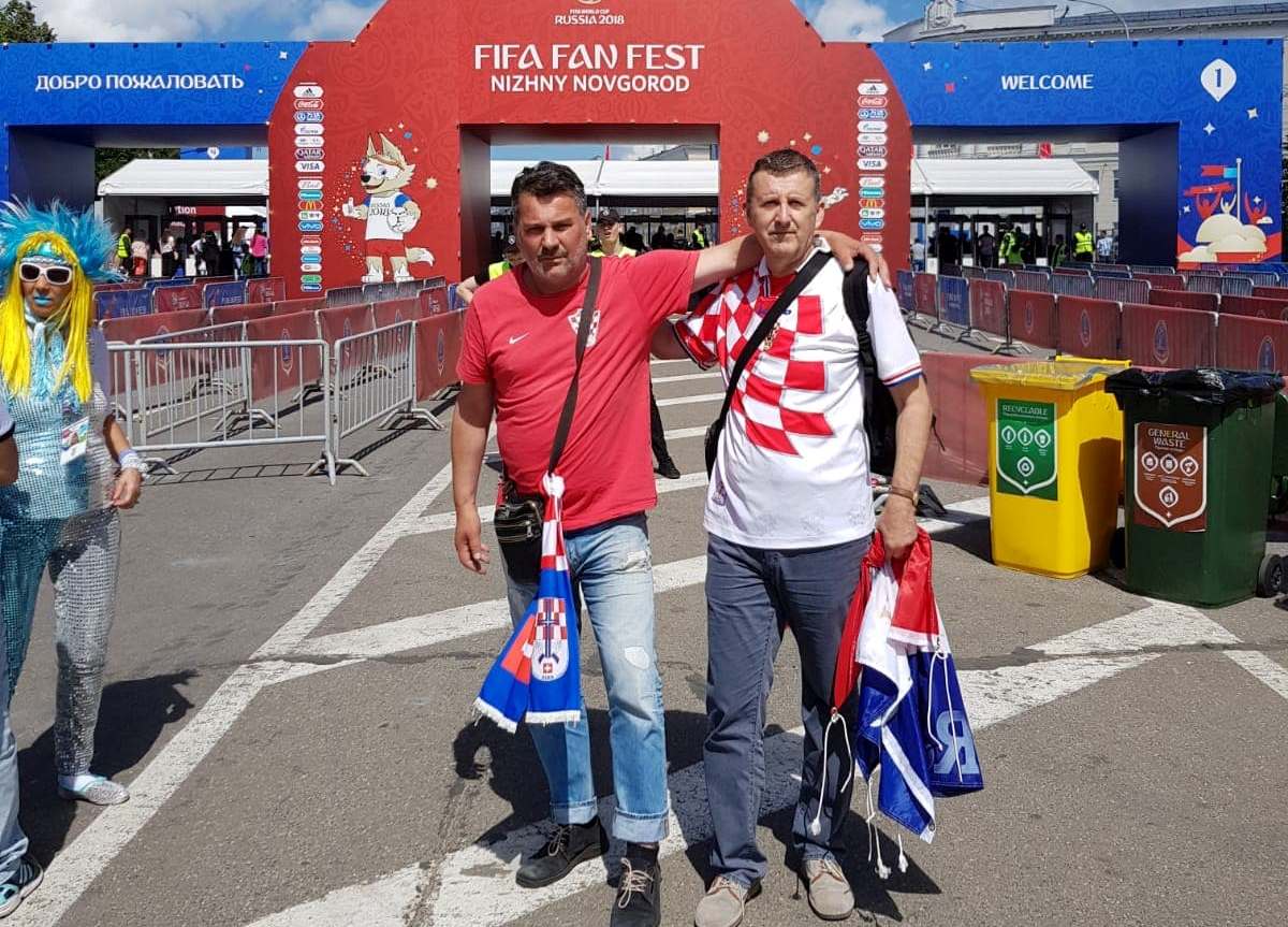 FOTO | NAJVJERNIJI MEĐU “VJERNIMA” Marinko Primorac Primo i Ivica Dodig u Rusiji prate Vatrene