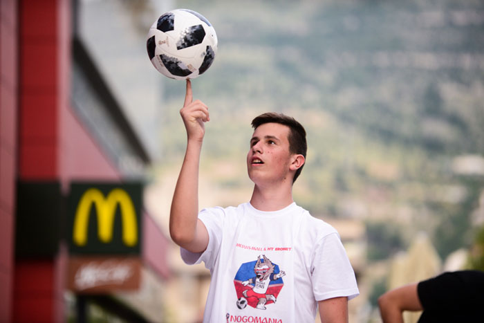 FOTO | HT Eronet & Mepas Mall: ZAVLADALA NOGOMANIA!