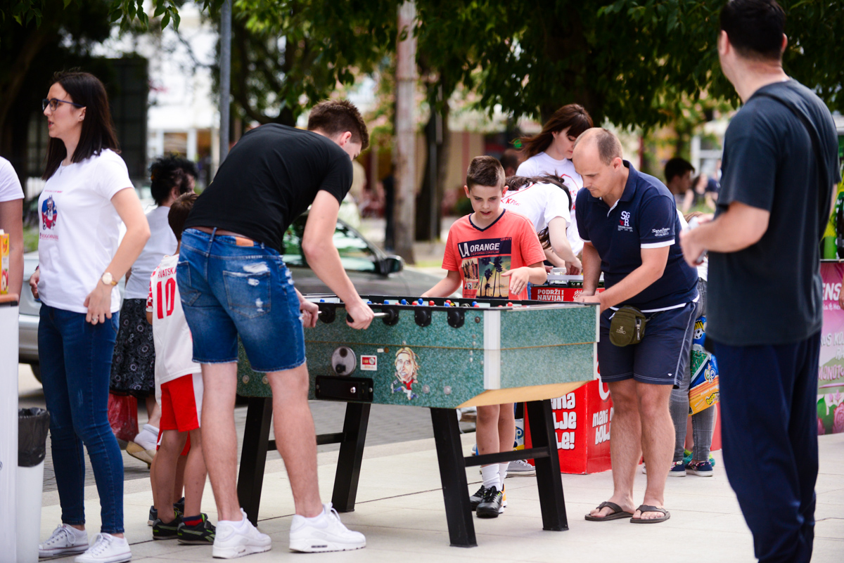 FOTO | HT Eronet & Mepas Mall: ZAVLADALA NOGOMANIA!