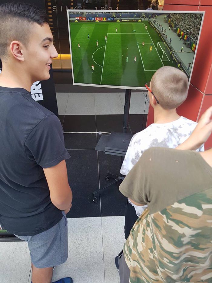 FOTO | HT Eronet & Mepas Mall: ZAVLADALA NOGOMANIA!