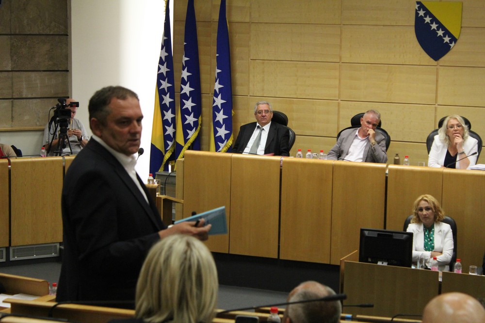 Posezanjem za mehanizmom zaštite vitalnog nacionalnog interesa Bradara zaustavila odmazdu bošnjačkih stranaka prema Puzigaći