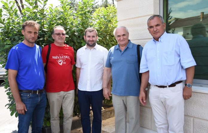 Četiri svećenika koja djeluju u Švicarskoj donirala novčana sredstva za obnovu OŠ Čerin