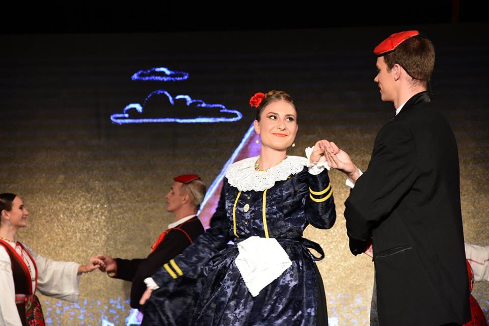 Tri državna ansambla nastupila na završnoj večeri međunarodne smotre folklora u Vionici