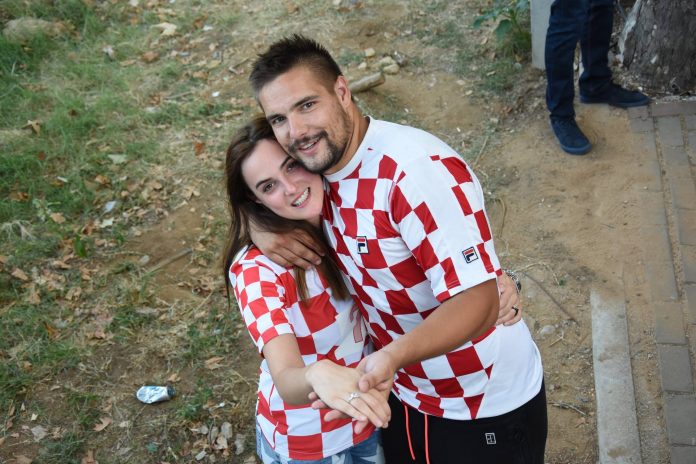 VIDEO Mladić u Čitluku zaprosio djevojku nakon finala Svjetskog prvenstva