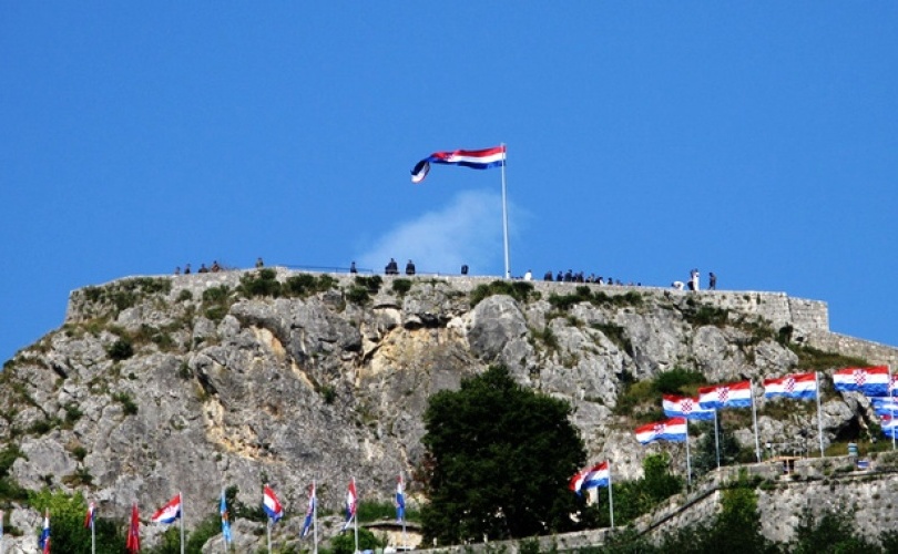 Velimir Velo Raspudić: Sto devedeset i šest svijeća