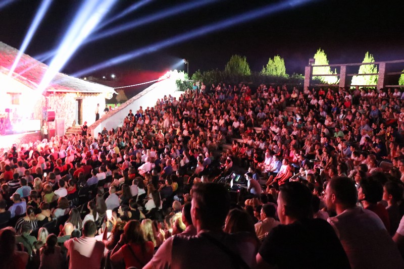 FOTO-VIDEO: Miroslav Škoro oduševio publiku u Međugorju