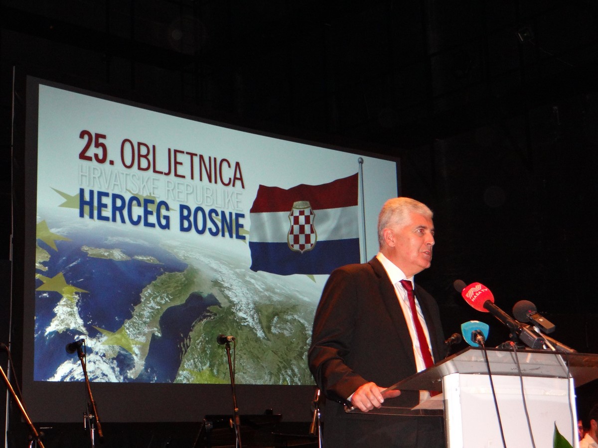 FOTO: Svečanom akademijom obilježena 25. obljetnica Hrvatske Republike Herceg Bosne