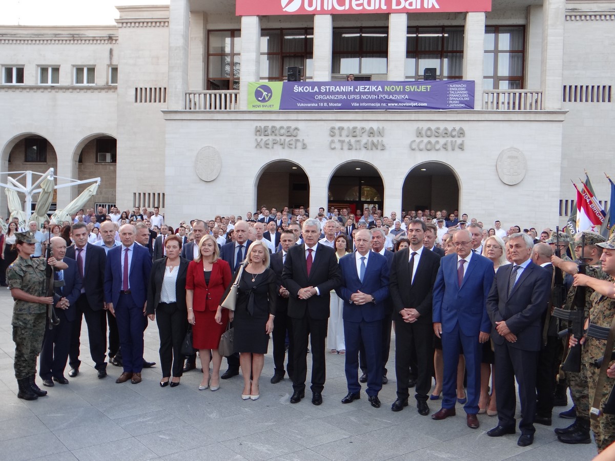 FOTO: Svečanom akademijom obilježena 25. obljetnica Hrvatske Republike Herceg Bosne