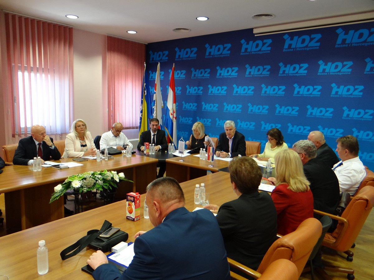 Razvoj i o(p)stanak – naziv je programa HDZ-a BiH za Opće izbore