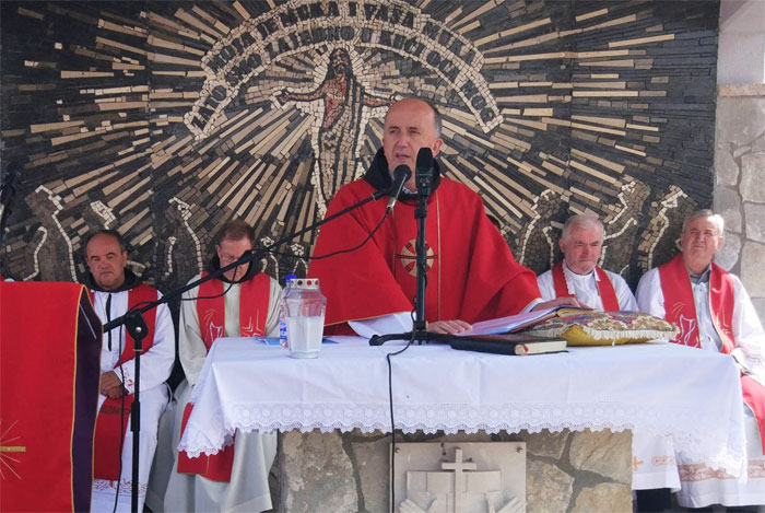 Služena sv. misa zadušnica kod Husine jame na Vagnju
