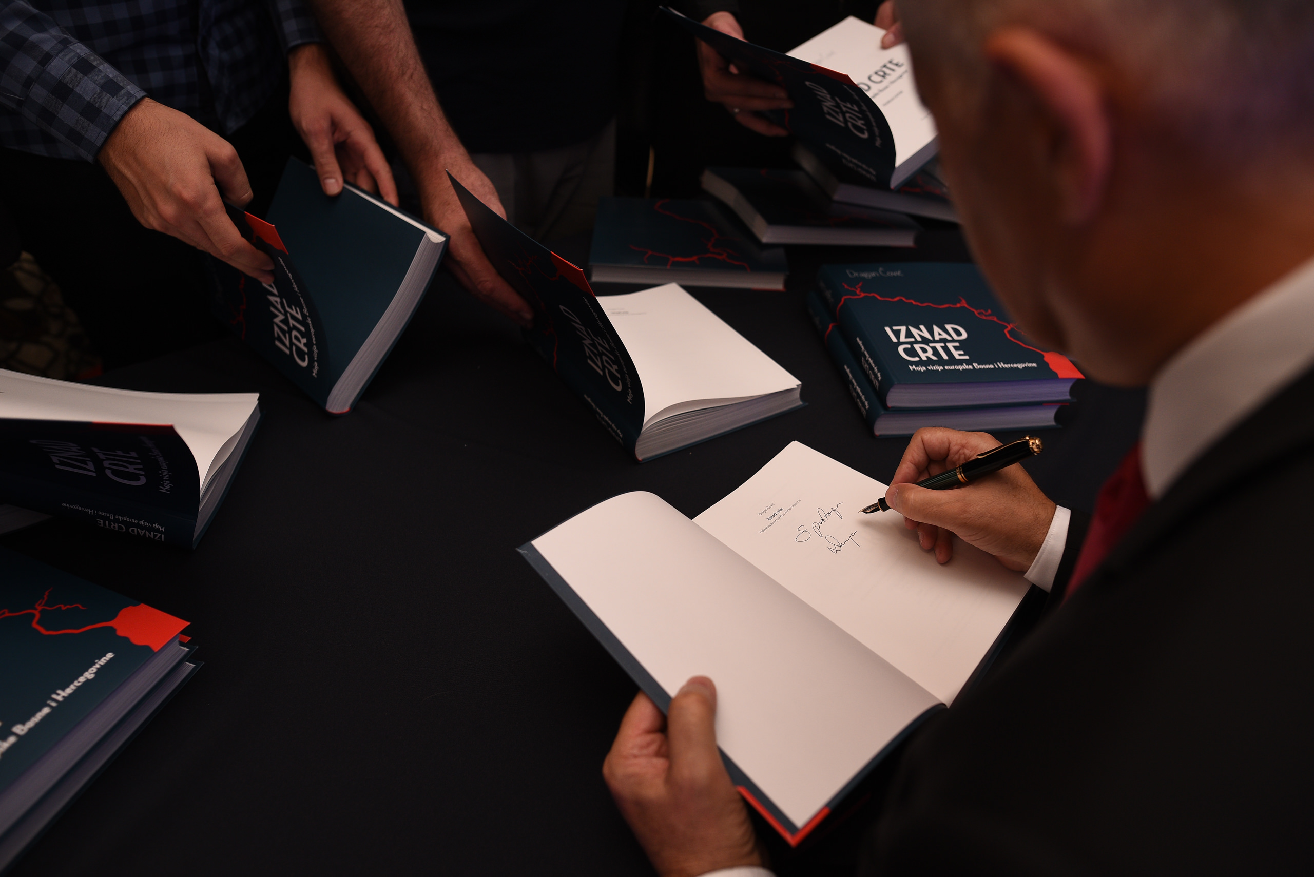 Kosača puna do posljednjeg mjesta: Predstavljena Čovićeva knjiga “Iznad crte – moja vizija europske Bosne i Hercegovine”