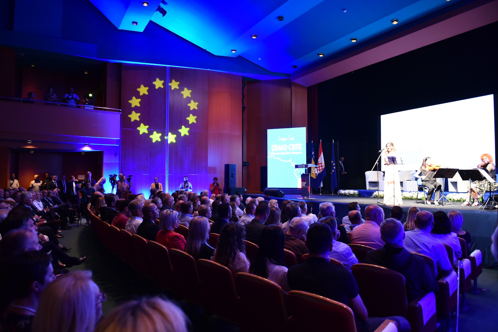 Kosača puna do posljednjeg mjesta: Predstavljena Čovićeva knjiga “Iznad crte – moja vizija europske Bosne i Hercegovine”