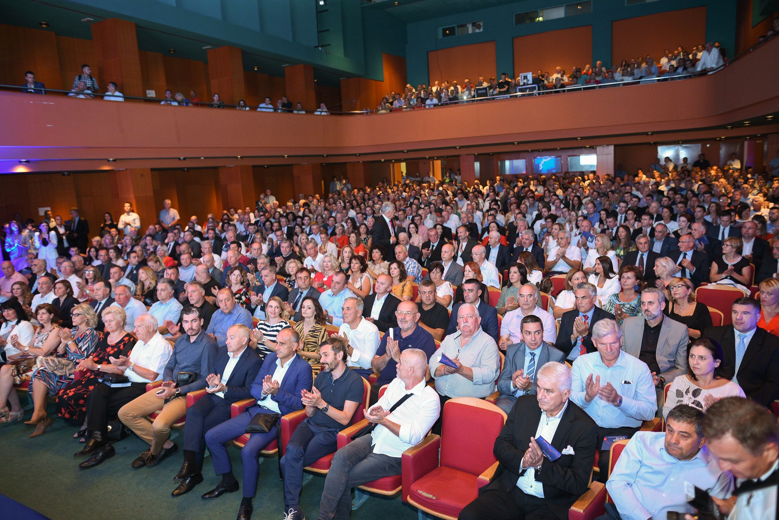 Kosača puna do posljednjeg mjesta: Predstavljena Čovićeva knjiga “Iznad crte – moja vizija europske Bosne i Hercegovine”