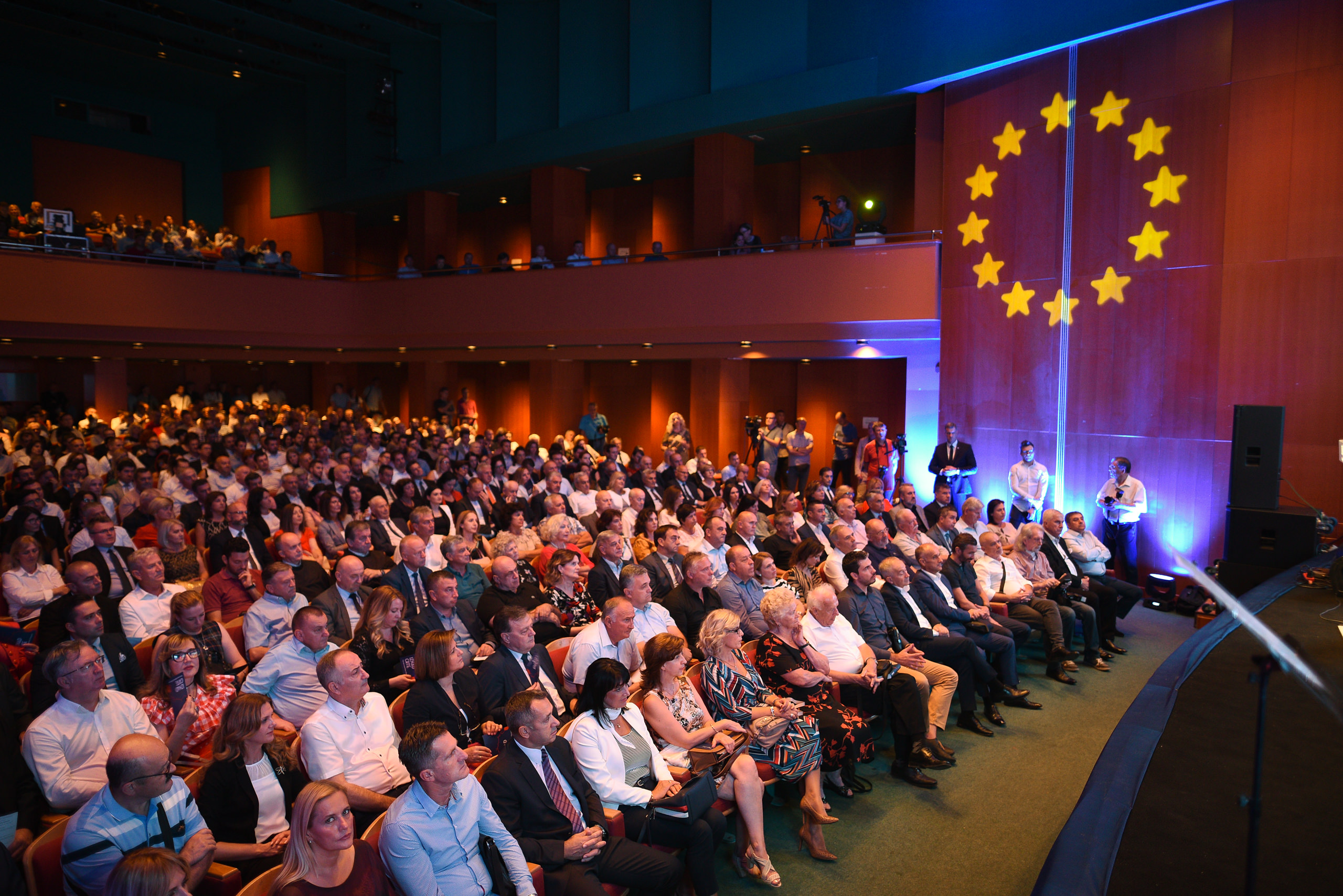 Kosača puna do posljednjeg mjesta: Predstavljena Čovićeva knjiga “Iznad crte – moja vizija europske Bosne i Hercegovine”