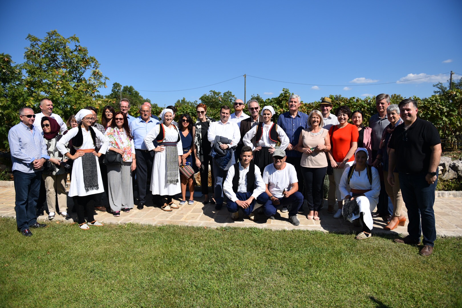 Šef Delegacije EU, veleposlanici Velike Britanije, Kine, Hrvatske… na Danima berbe grožđa u Brotnju