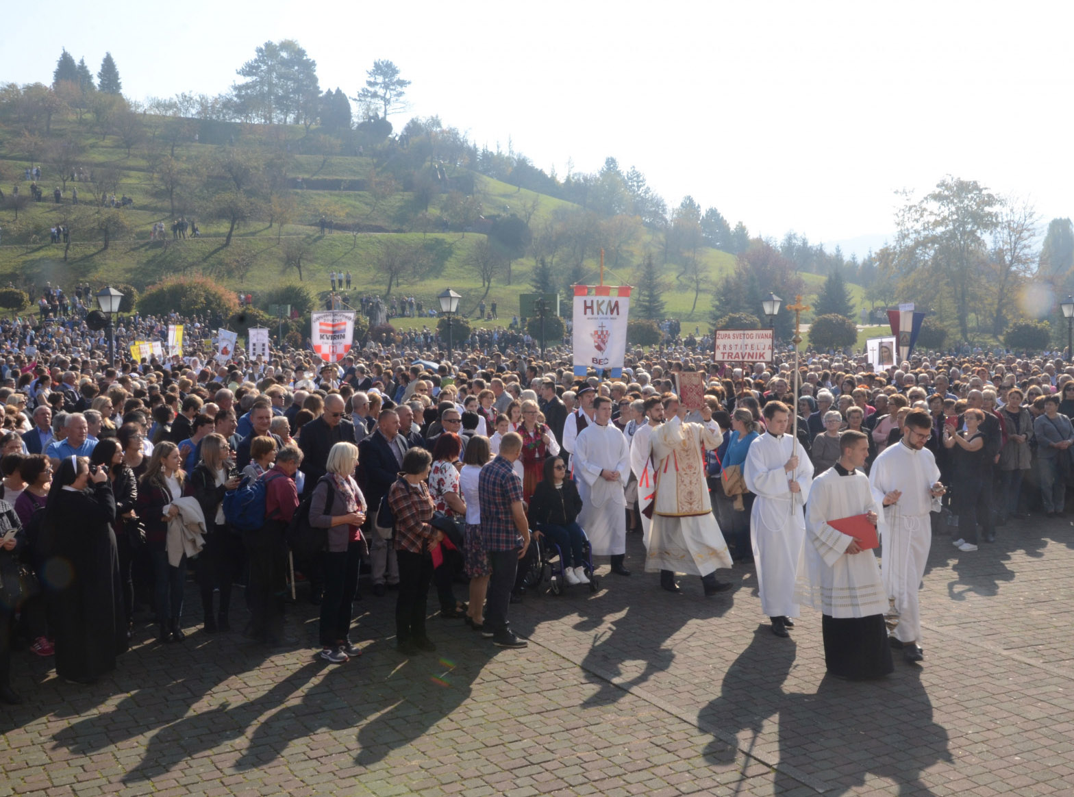 FOTO: Tisuće vjernika iz BiH hodočastilo u Mariju Bistricu