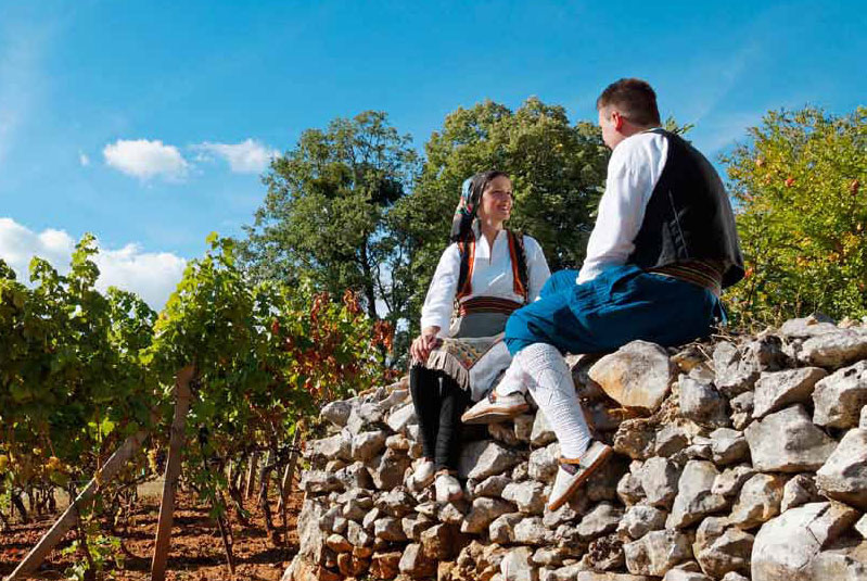 Današnja mlađarija gledana starinskim očima: Bože sačuvaj