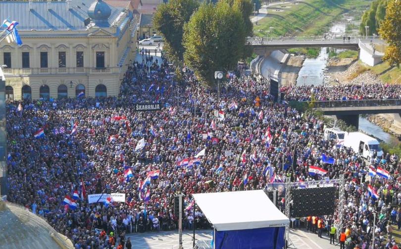 Više od 20 tisuća ljudi na prosvjednom skupu u Vukovaru
