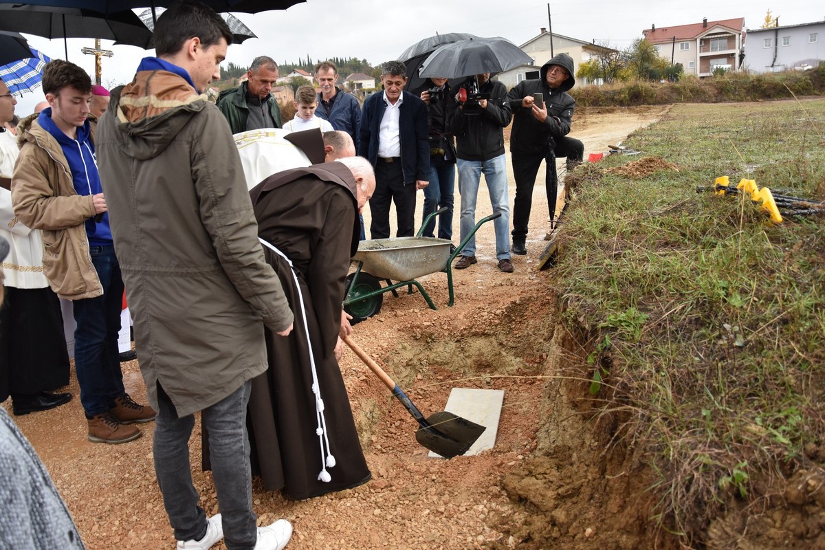 FOTO: Položen kamen temeljac za novu crkvu u Čitluku