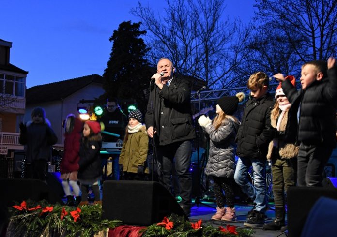 Veliki božićni humanitarni koncert danas od 13 sati na Broćanskom trgu