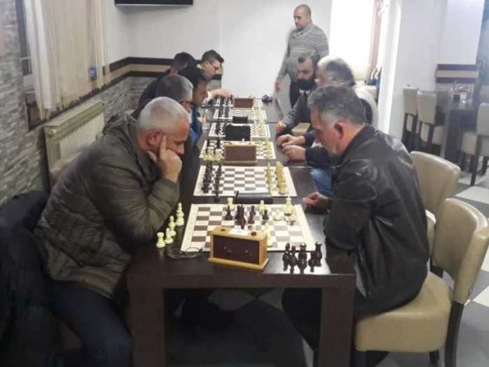Odigrani Božićni šahovski turniri za seniore i kadete