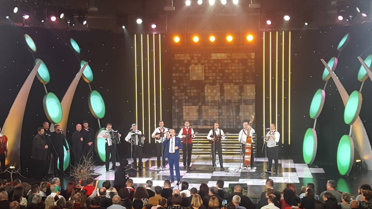 FOTO: HKUD sv. Marko Vionica na snimanju “Lijepom našom” u Benkovcu