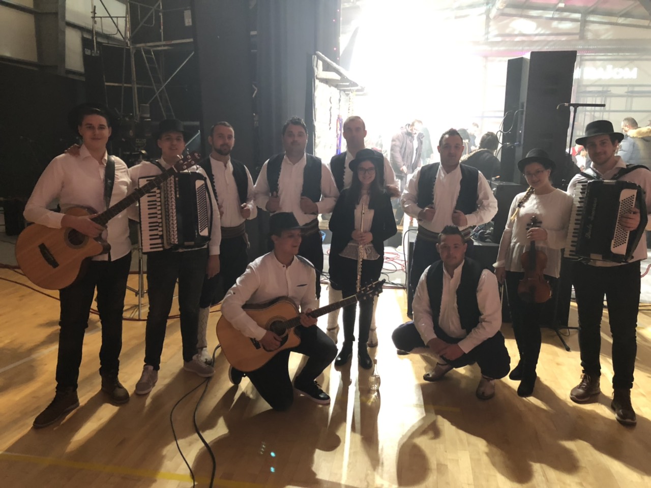 FOTO: HKUD sv. Marko Vionica na snimanju “Lijepom našom” u Benkovcu