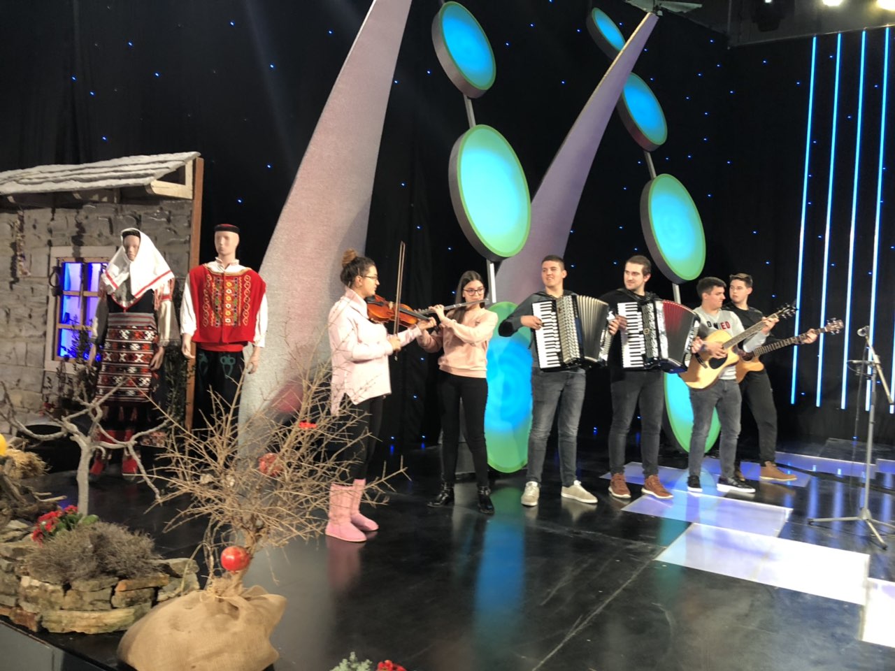 FOTO: HKUD sv. Marko Vionica na snimanju “Lijepom našom” u Benkovcu