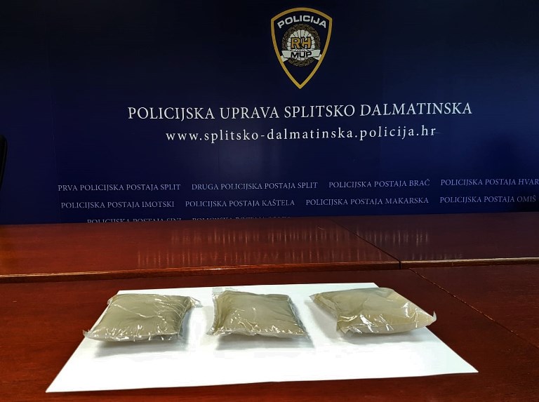 Muškarac i žena iz BiH kod Šestanovca pali s 1,5 kg droge