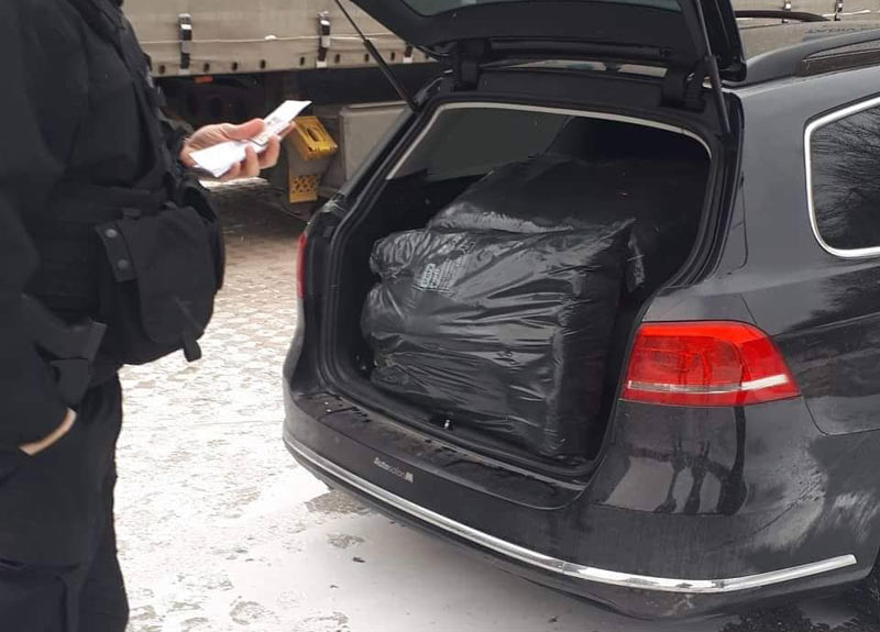Policija ih zaustavila na M-17 s 200 kilograma duhana