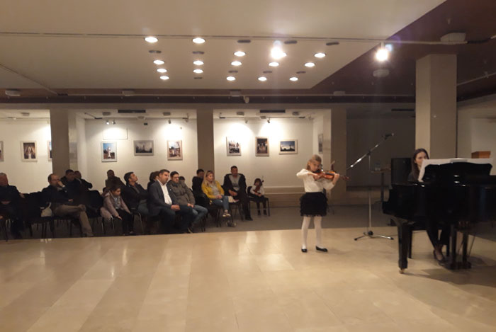 Otvorena izložba fotografija na platnu autora Ivice Karačića