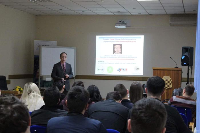 Snaga fizike: Profesor Neven Barišić mostarskim studentima predstavio nove materijale za novi svijet