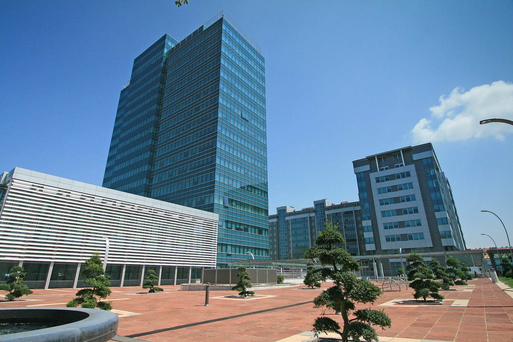 Zatvaraju radna mjesta: Vlada RS-a se kocka s egzistencijom 15 tisuća ljudi u korist stranih tvrtki?